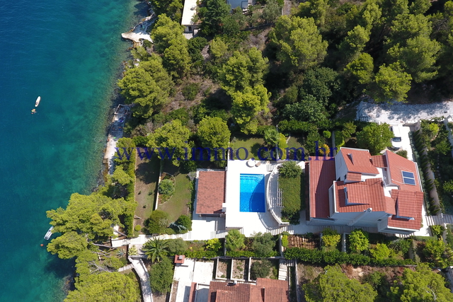 WUNDERSCHÖNE VILLA MIT POOL, ERSTE REIHE AM MEER