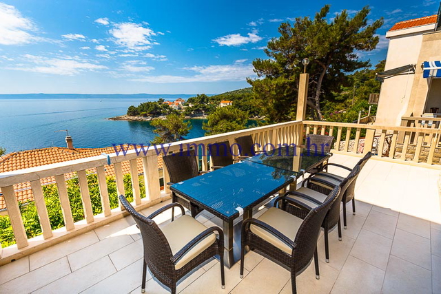 BRAČ ISLAND, VILLA NEAR THE SEA