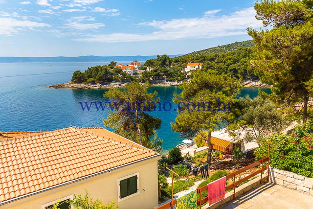 BRAČ ISLAND, VILLA NEAR THE SEA