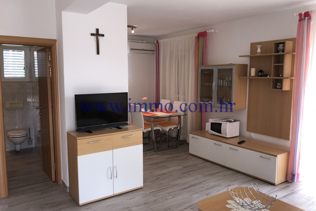 FULLY FURNISHED HOUSE WITH THREE APARTMENTS NEAR TROGIR