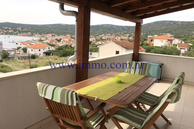 FULLY FURNISHED HOUSE WITH THREE APARTMENTS NEAR TROGIR