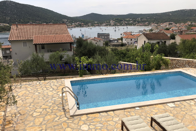 FULLY FURNISHED HOUSE WITH THREE APARTMENTS NEAR TROGIR