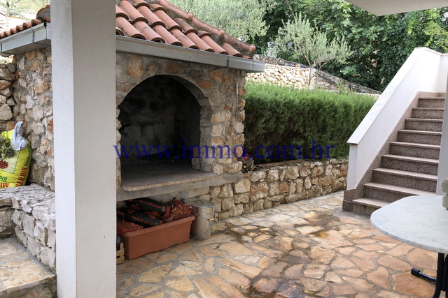 FULLY FURNISHED HOUSE WITH THREE APARTMENTS NEAR TROGIR