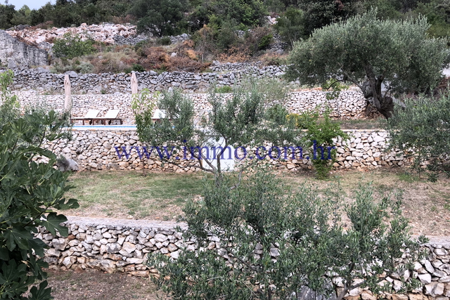 FULLY FURNISHED HOUSE WITH THREE APARTMENTS NEAR TROGIR