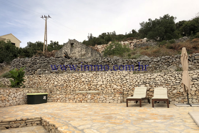 FULLY FURNISHED HOUSE WITH THREE APARTMENTS NEAR TROGIR