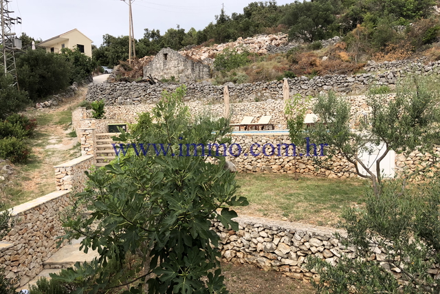 FULLY FURNISHED HOUSE WITH THREE APARTMENTS NEAR TROGIR