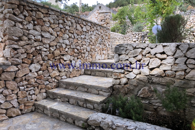 FULLY FURNISHED HOUSE WITH THREE APARTMENTS NEAR TROGIR