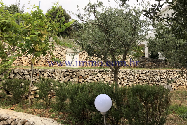 FULLY FURNISHED HOUSE WITH THREE APARTMENTS NEAR TROGIR