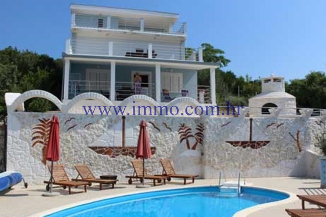 LUXURY SEAFRONT VILLA NEAR TROGIR