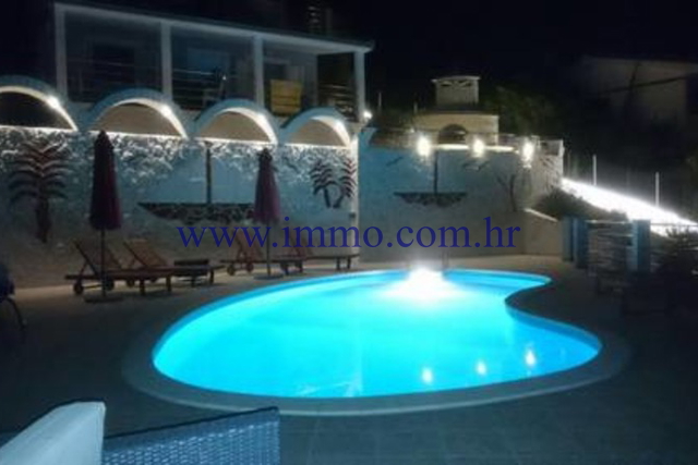 LUXURY SEAFRONT VILLA NEAR TROGIR