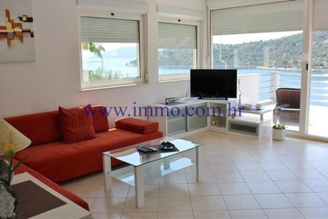 LUXURY SEAFRONT VILLA NEAR TROGIR