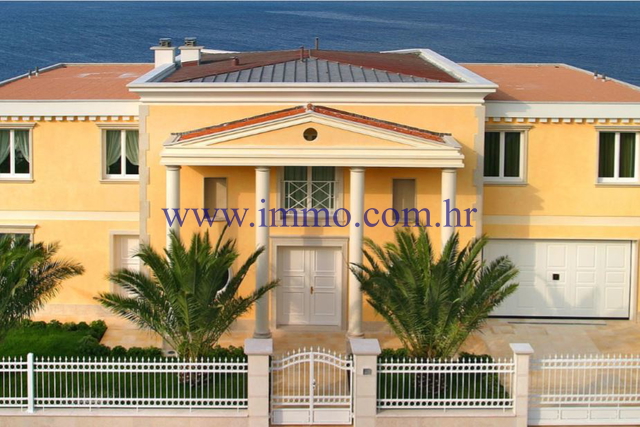 ISTRIA, IMPRESSIVE VILLA WITH SWIMMING POOL