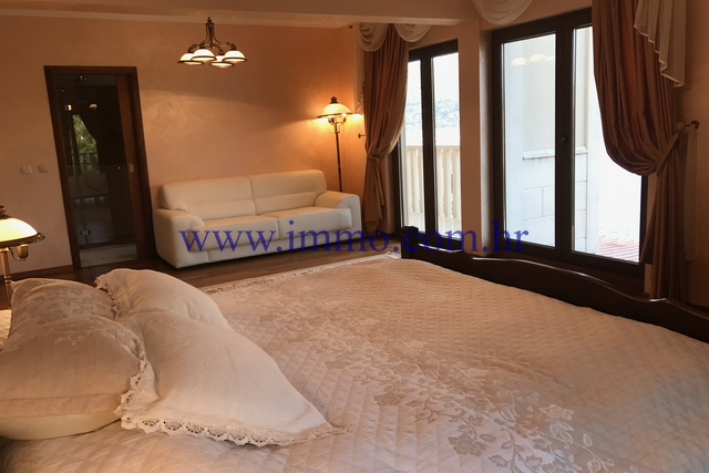 WUNDERSCHÖNE VILLA MIT POOL, ERSTE REIHE AM MEER
