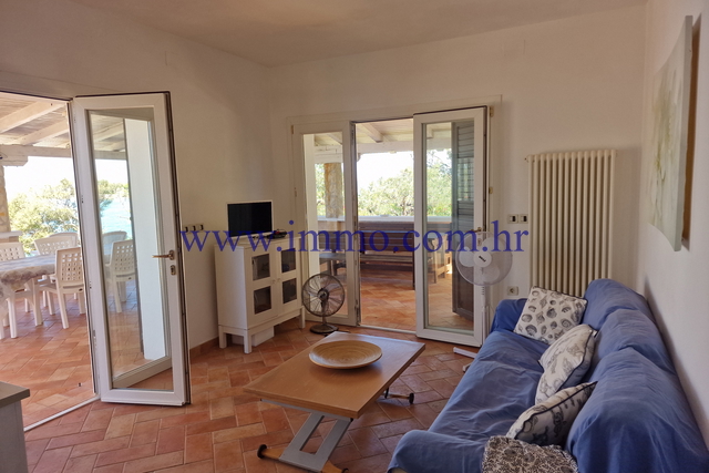 ARHIPELAG KORNATI. KUĆA U PRVOM REDU DO MORA