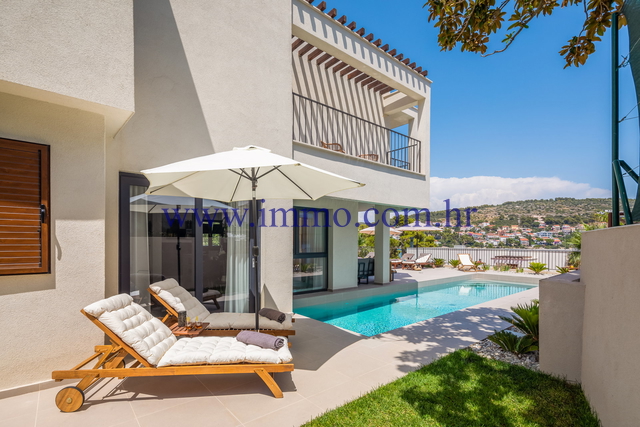 NUOVA VILLA CON PISCINA VICINO AL MARE