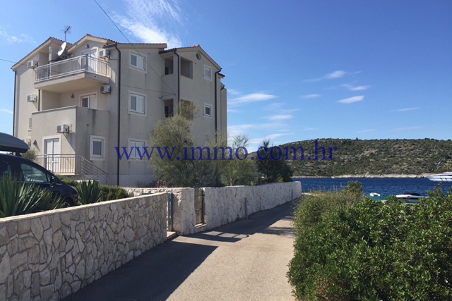 ROGOZNICA AREA, SEAFRONT VILLA WITH APARTMENTS