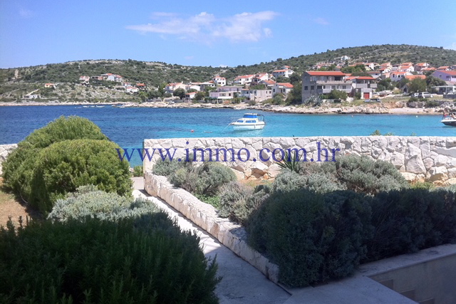 ROGOZNICA AREA, SEAFRONT VILLA WITH APARTMENTS