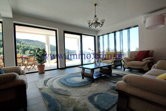 KORČULA, GORGEOUS VILLA WITH SWIMMING POOL, ON THE SEAFRONT