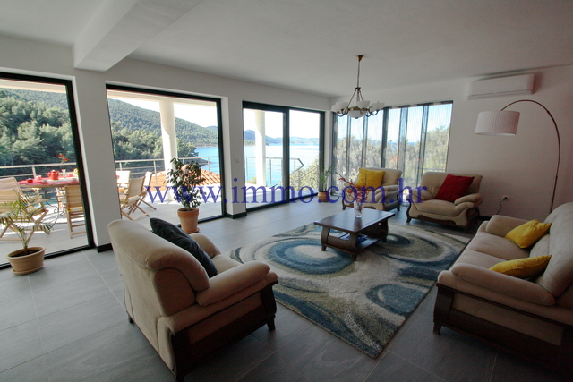 KORČULA, GORGEOUS VILLA WITH SWIMMING POOL, ON THE SEAFRONT