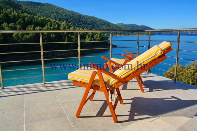 KORČULA, GORGEOUS VILLA WITH SWIMMING POOL, ON THE SEAFRONT