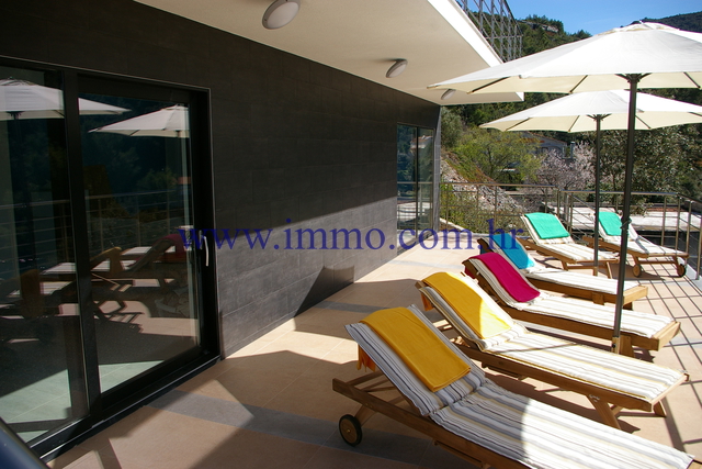 KORČULA, GORGEOUS VILLA WITH SWIMMING POOL, ON THE SEAFRONT