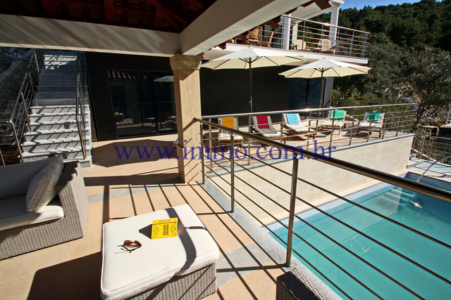 KORČULA, GORGEOUS VILLA WITH SWIMMING POOL, ON THE SEAFRONT