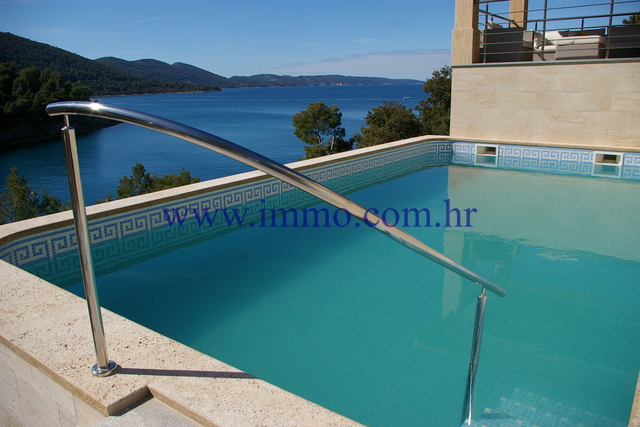 KORČULA, GORGEOUS VILLA WITH SWIMMING POOL, ON THE SEAFRONT