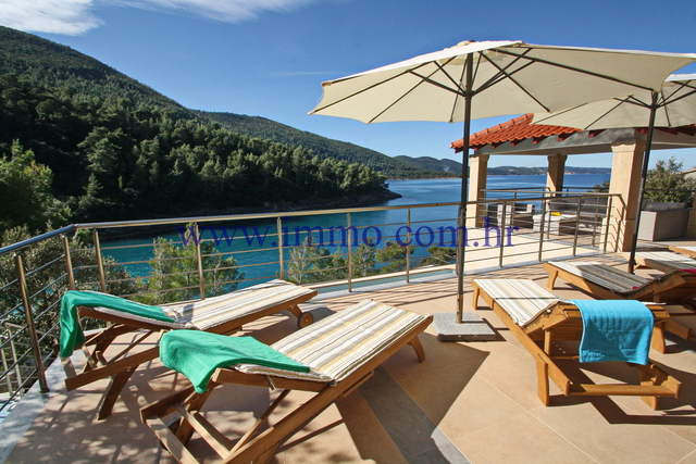 KORČULA, GORGEOUS VILLA WITH SWIMMING POOL, ON THE SEAFRONT