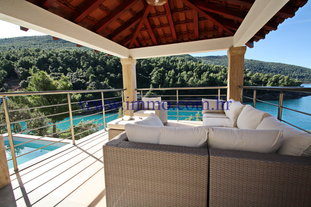 KORČULA, GORGEOUS VILLA WITH SWIMMING POOL, ON THE SEAFRONT