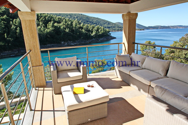 KORČULA, GORGEOUS VILLA WITH SWIMMING POOL, ON THE SEAFRONT