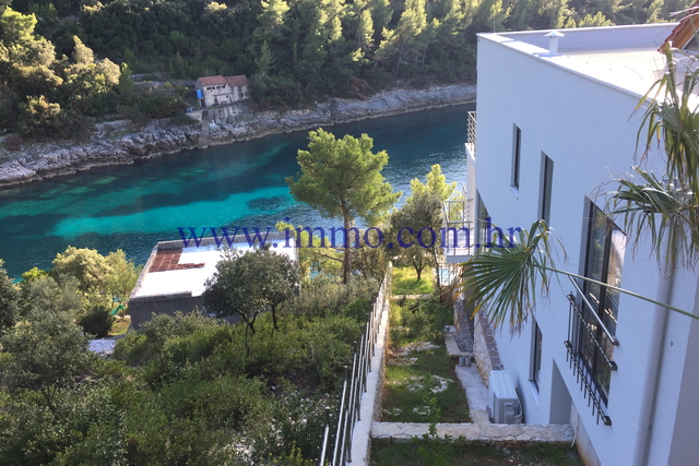 KORČULA, GORGEOUS VILLA WITH SWIMMING POOL, ON THE SEAFRONT