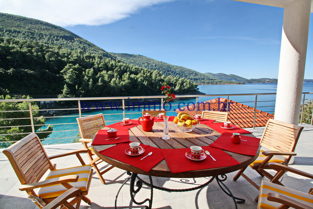 KORČULA, GORGEOUS VILLA WITH SWIMMING POOL, ON THE SEAFRONT