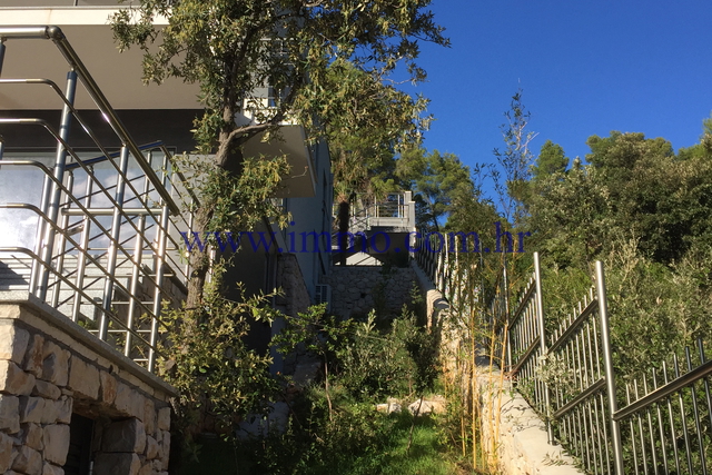 KORČULA, GORGEOUS VILLA WITH SWIMMING POOL, ON THE SEAFRONT