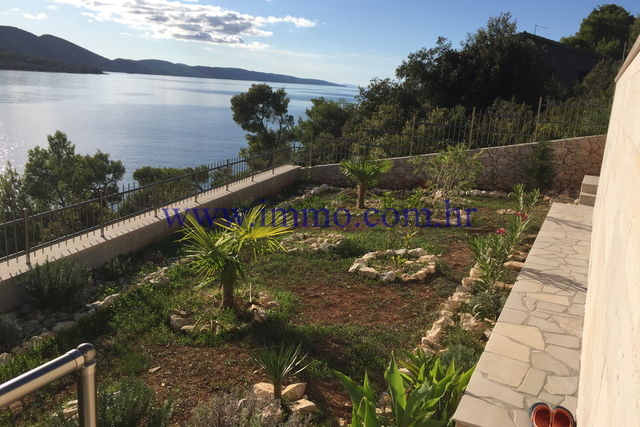 KORČULA, GORGEOUS VILLA WITH SWIMMING POOL, ON THE SEAFRONT