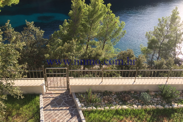 KORČULA, GORGEOUS VILLA WITH SWIMMING POOL, ON THE SEAFRONT