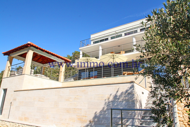 KORČULA, GORGEOUS VILLA WITH SWIMMING POOL, ON THE SEAFRONT