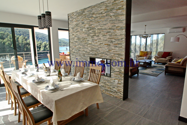 KORČULA, GORGEOUS VILLA WITH SWIMMING POOL, ON THE SEAFRONT