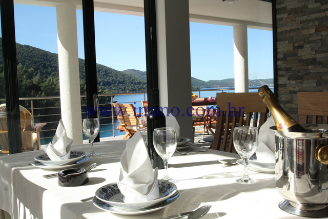 KORČULA, GORGEOUS VILLA WITH SWIMMING POOL, ON THE SEAFRONT