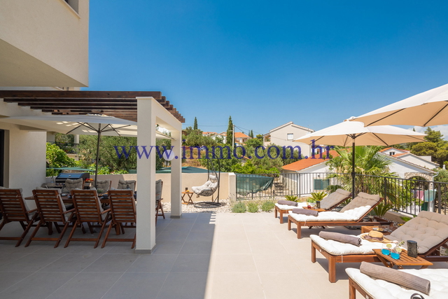 NUOVA VILLA CON PISCINA VICINO AL MARE