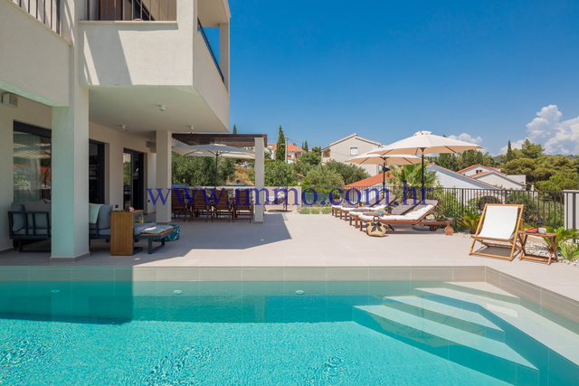 NUOVA VILLA CON PISCINA VICINO AL MARE