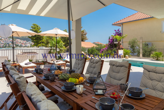 NUOVA VILLA CON PISCINA VICINO AL MARE
