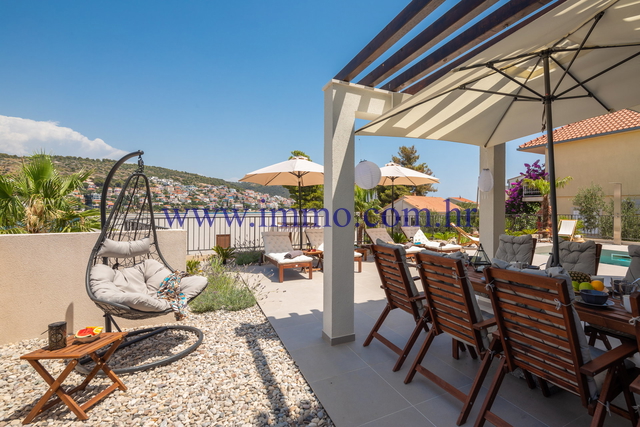 NUOVA VILLA CON PISCINA VICINO AL MARE