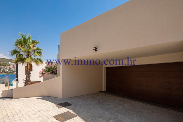 NUOVA VILLA CON PISCINA VICINO AL MARE