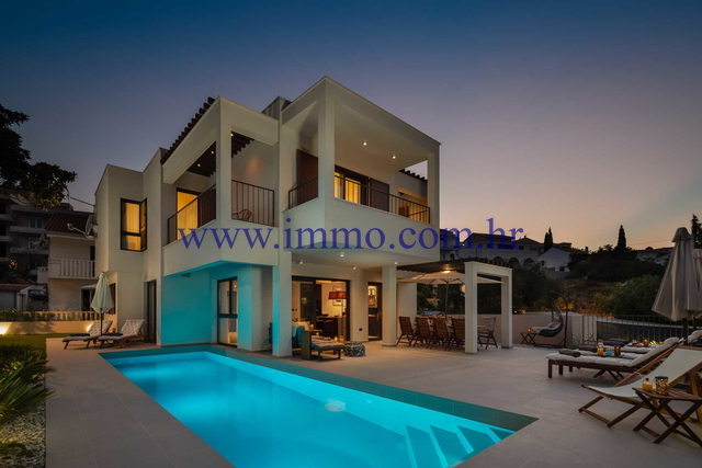 NUOVA VILLA CON PISCINA VICINO AL MARE