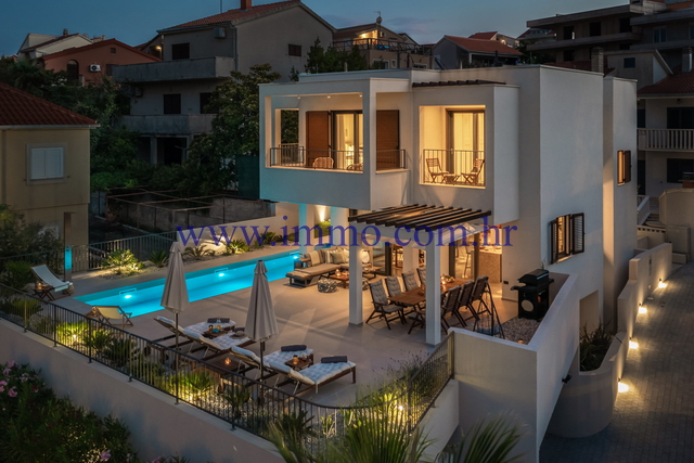 NUOVA VILLA CON PISCINA VICINO AL MARE
