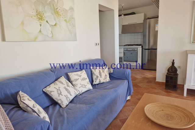 ARHIPELAG KORNATI. KUĆA U PRVOM REDU DO MORA