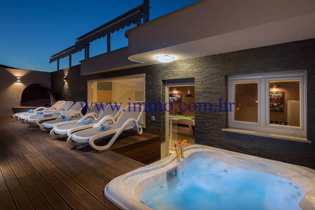 ROGOZNICA, LUXURY VILLA WITH SWIMMING POOL AND GORGEOUS SEA VIEW