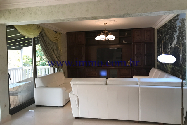 WUNDERSCHÖNE VILLA MIT POOL, ERSTE REIHE AM MEER