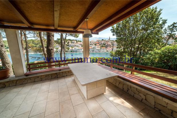 BRAČ, UNIQUE VILLA WITH GORGEOUS SEA VIEWS FOR SALE