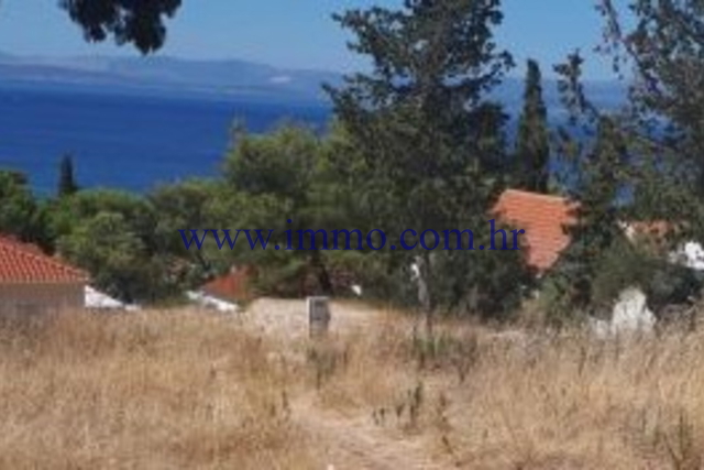 BAUGRUNDSTÜCK MIT SCHÖNEM MEERBLICK AUF DER INSEL BRAČ ZUM VERKAUF